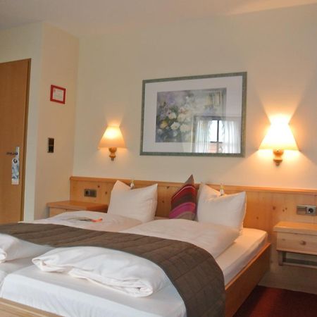 Akzent Hotel Am Bach デッテルバッハ エクステリア 写真