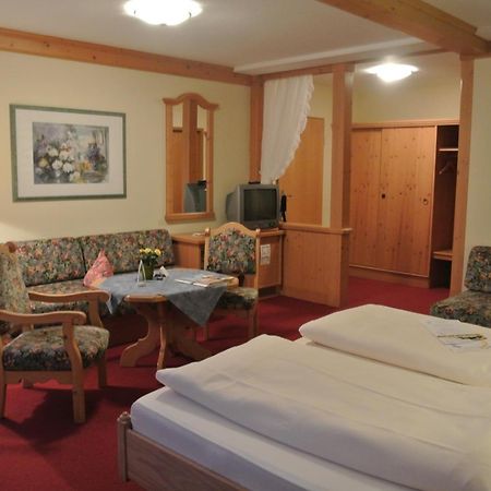Akzent Hotel Am Bach デッテルバッハ エクステリア 写真