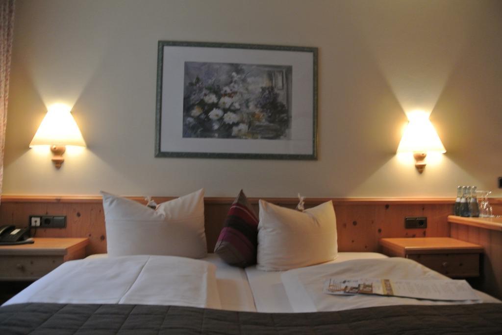 Akzent Hotel Am Bach デッテルバッハ エクステリア 写真