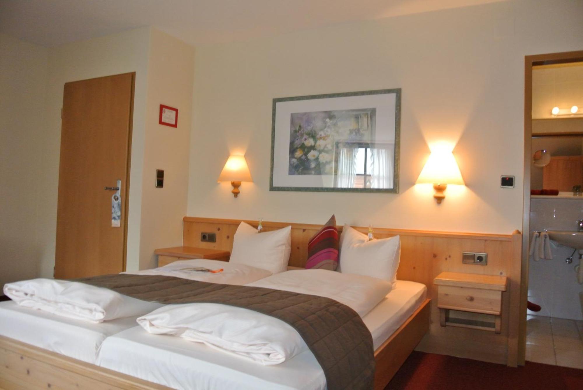 Akzent Hotel Am Bach デッテルバッハ エクステリア 写真