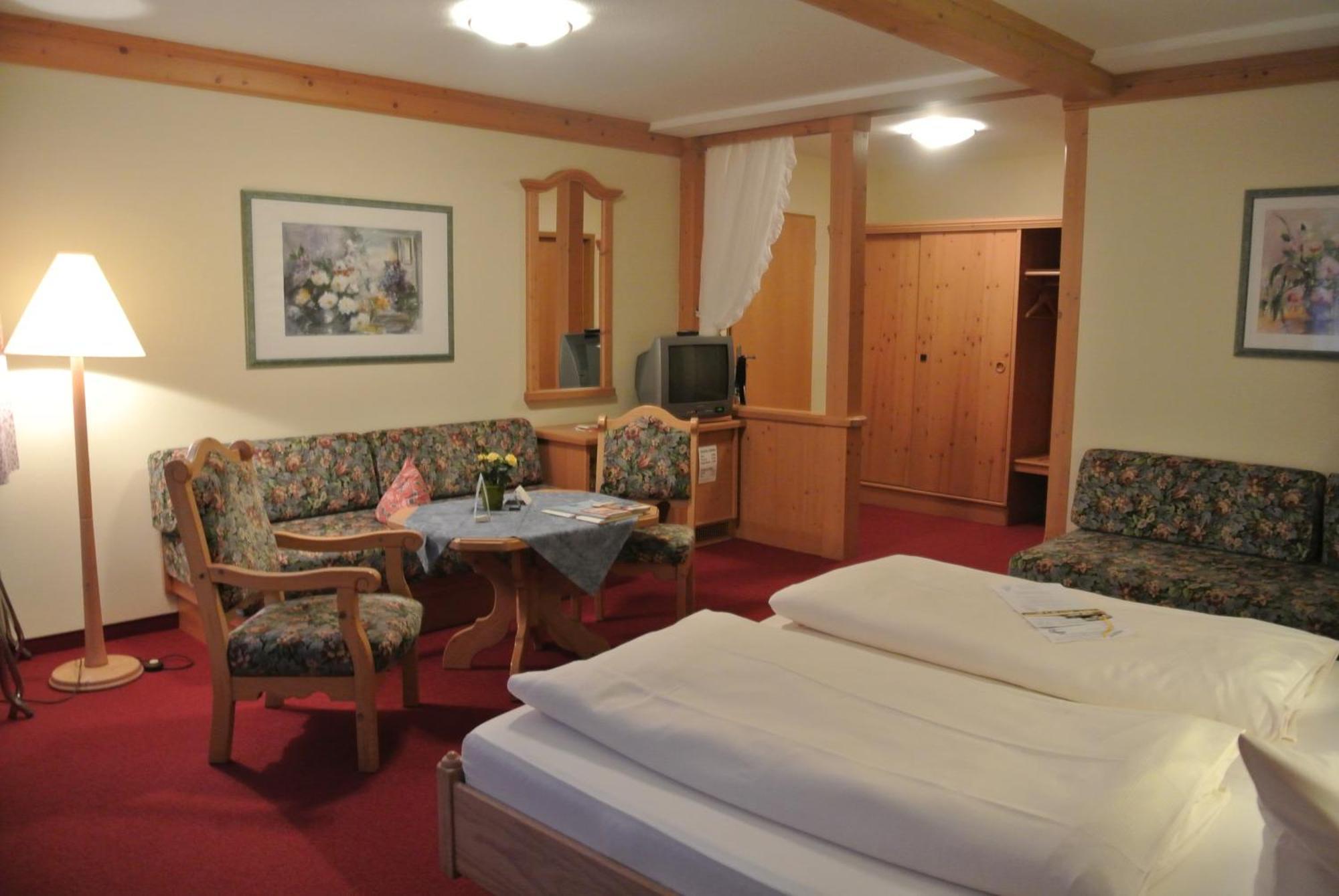 Akzent Hotel Am Bach デッテルバッハ エクステリア 写真