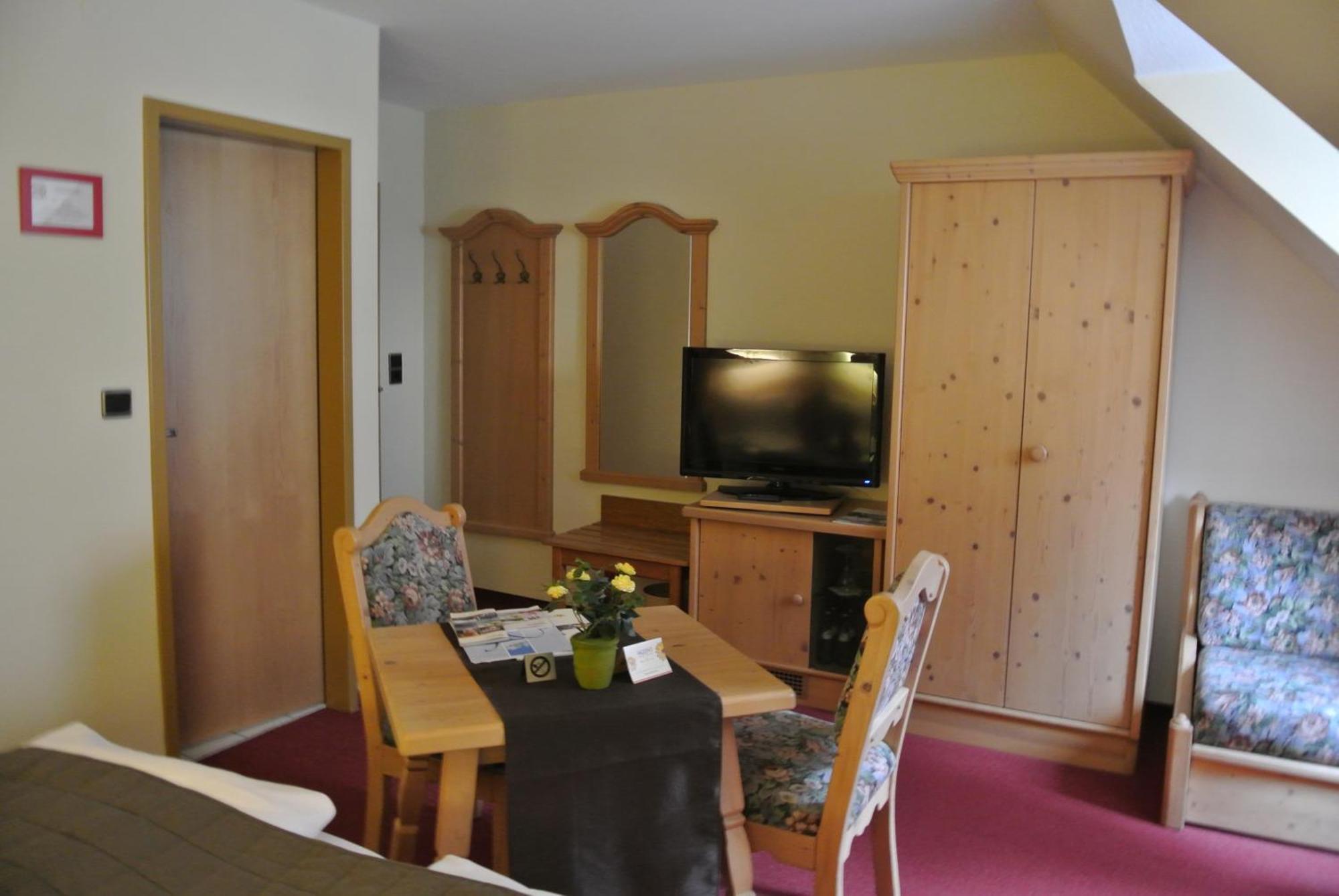 Akzent Hotel Am Bach デッテルバッハ エクステリア 写真