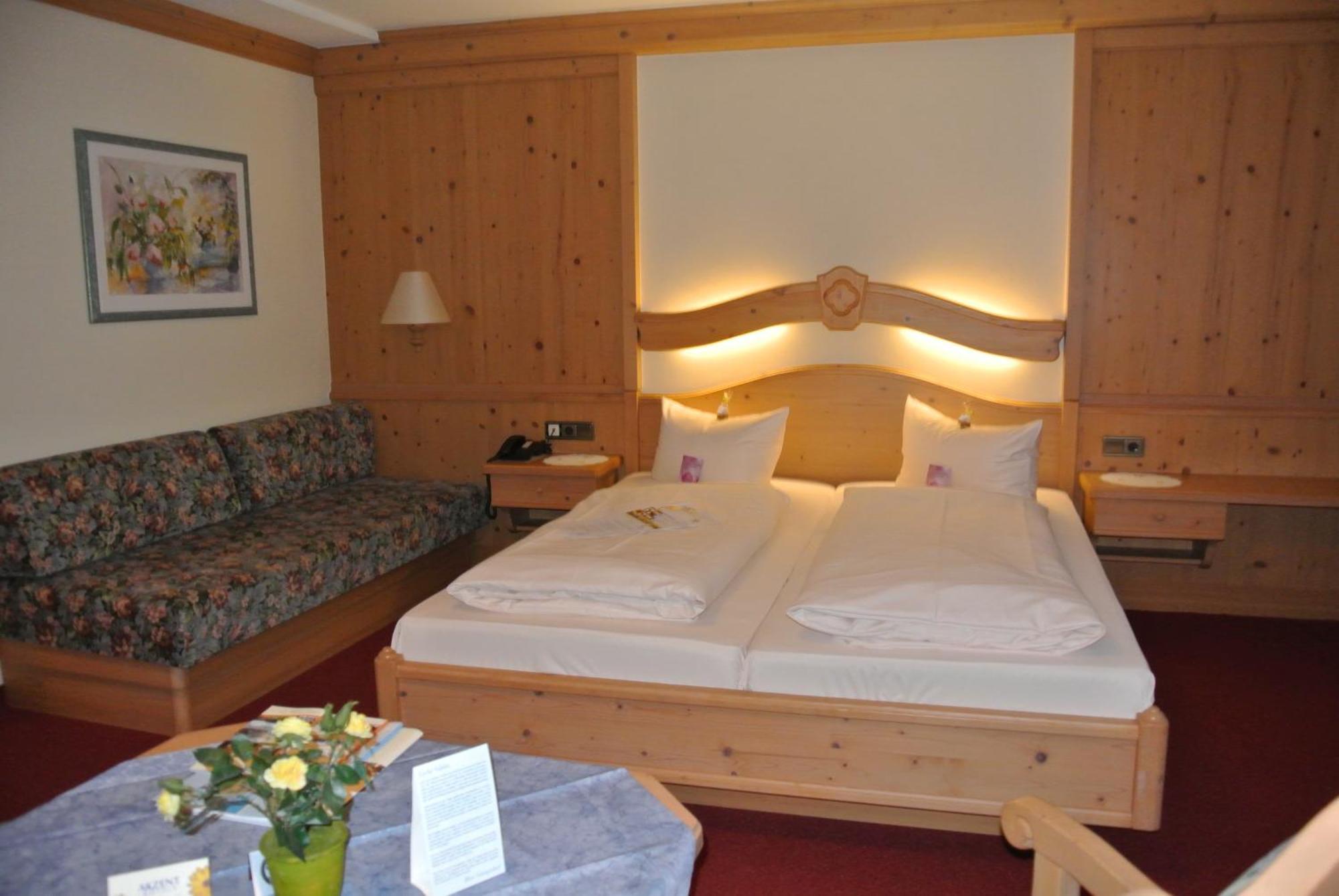 Akzent Hotel Am Bach デッテルバッハ エクステリア 写真