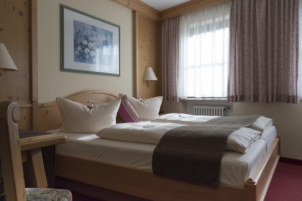 Akzent Hotel Am Bach デッテルバッハ エクステリア 写真