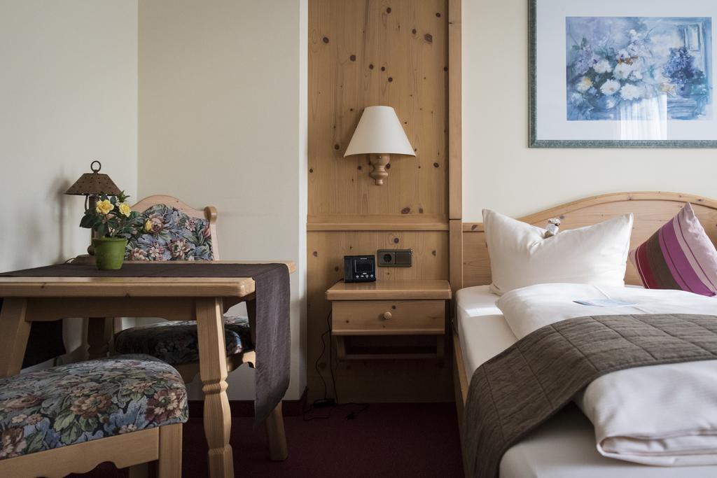 Akzent Hotel Am Bach デッテルバッハ エクステリア 写真