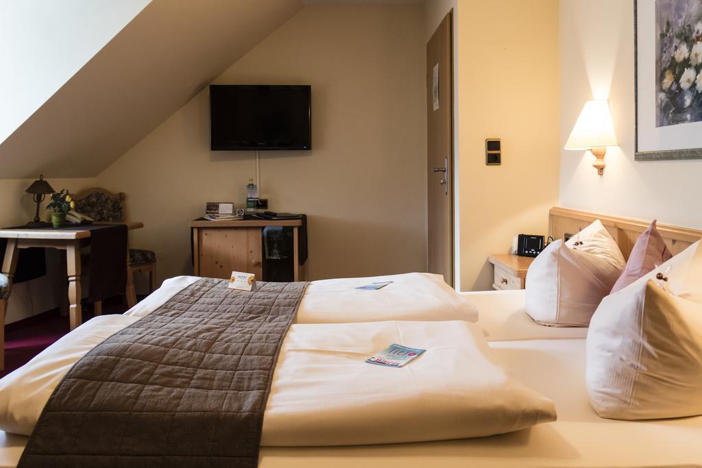 Akzent Hotel Am Bach デッテルバッハ エクステリア 写真