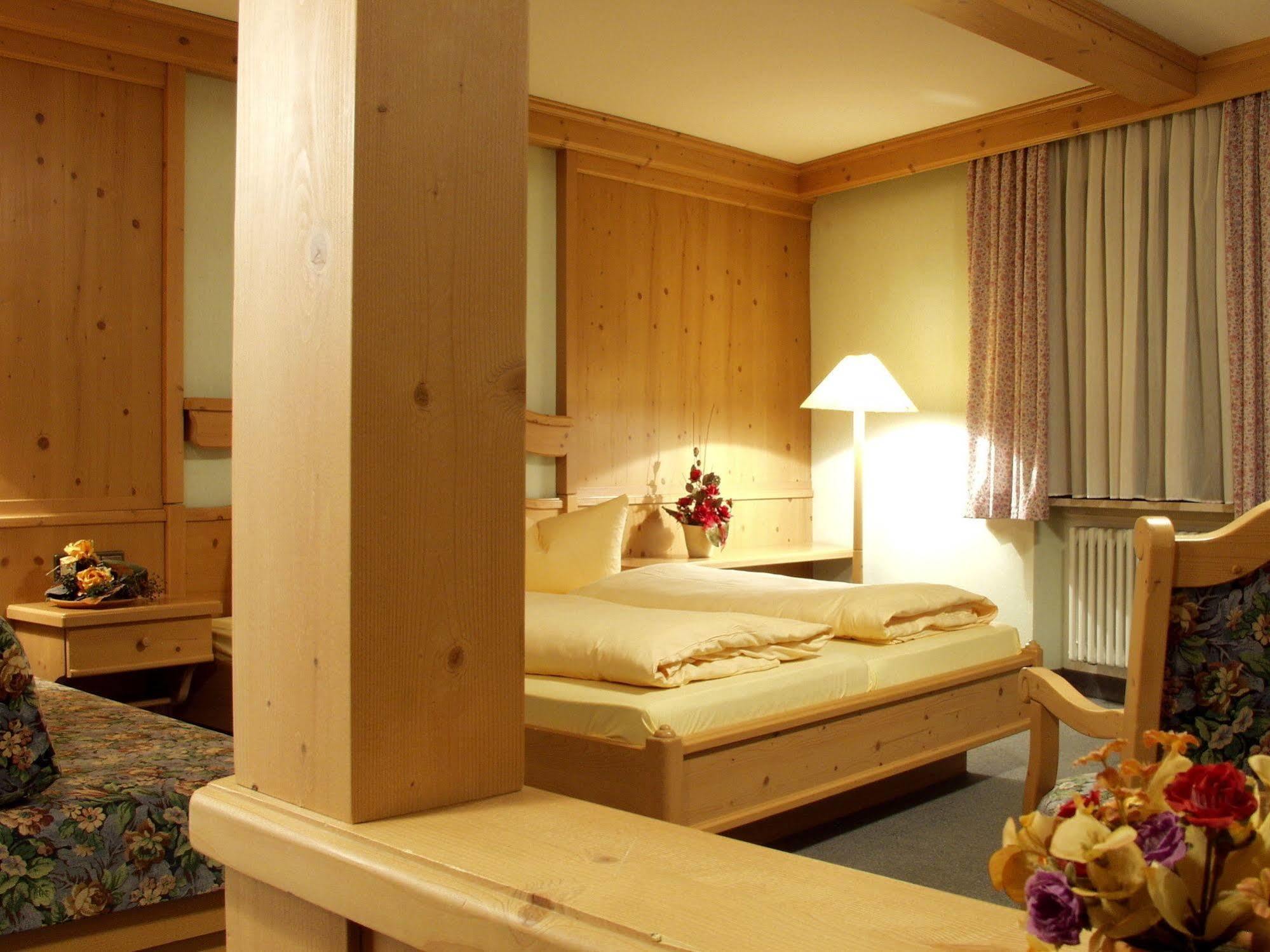 Akzent Hotel Am Bach デッテルバッハ エクステリア 写真