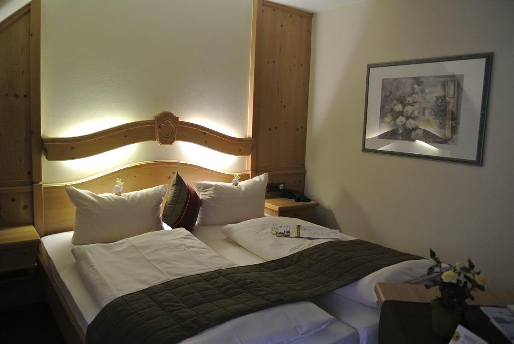 Akzent Hotel Am Bach デッテルバッハ エクステリア 写真